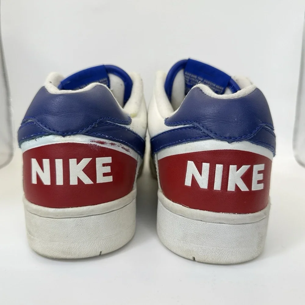 Nike smoke pet